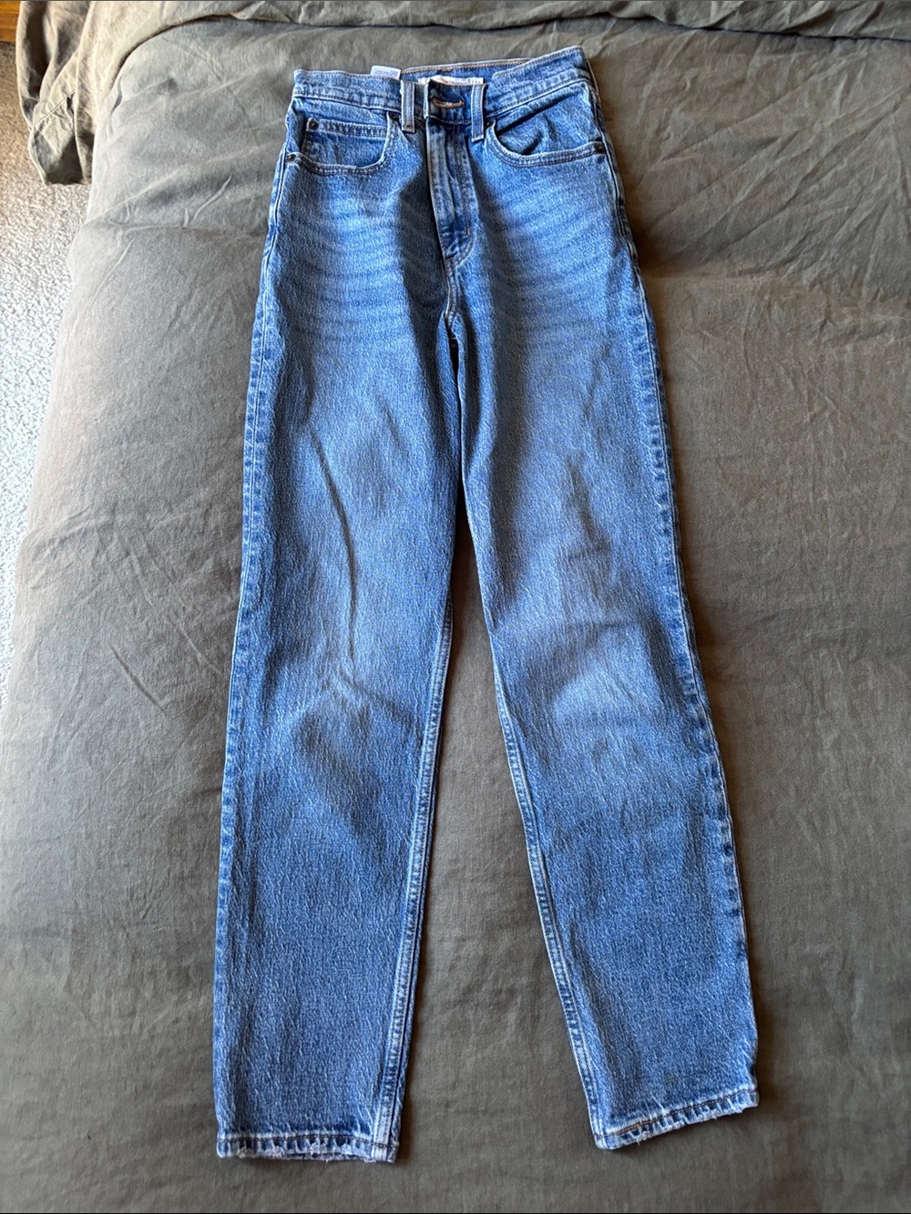 Levi's High-Rise Straight Jeans in Medium Blue